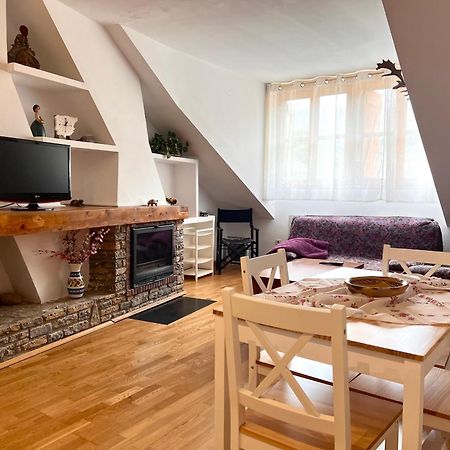 Apartamento Centrico Con Parking - L'Amfitriona Rialp Exterior photo