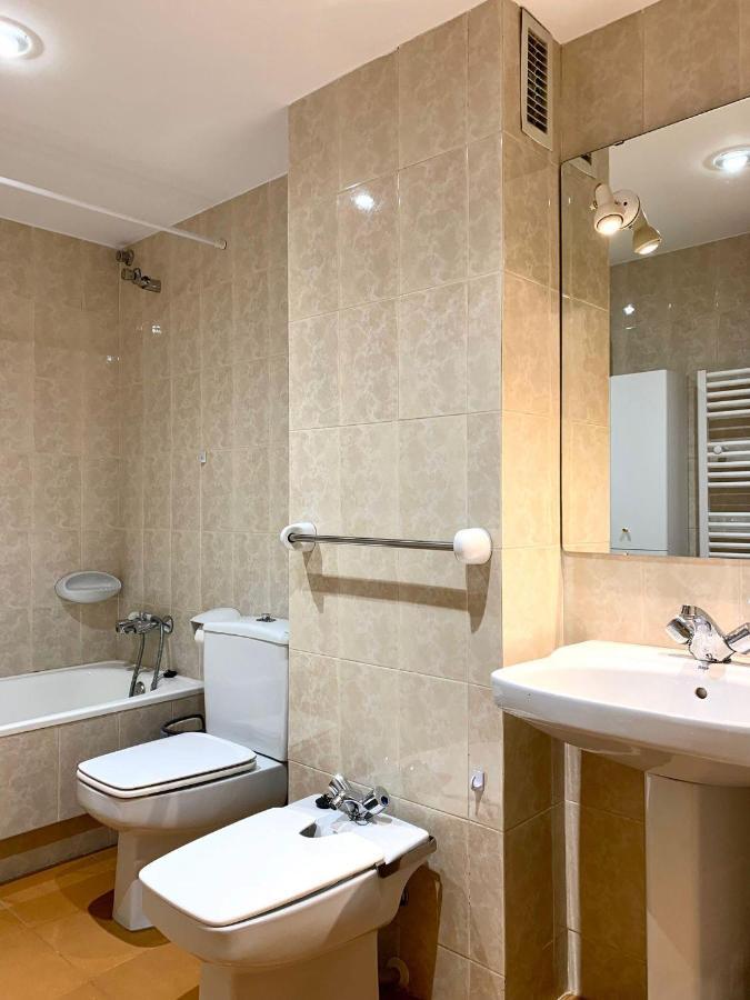 Apartamento Centrico Con Parking - L'Amfitriona Rialp Exterior photo