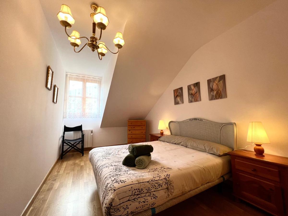 Apartamento Centrico Con Parking - L'Amfitriona Rialp Exterior photo