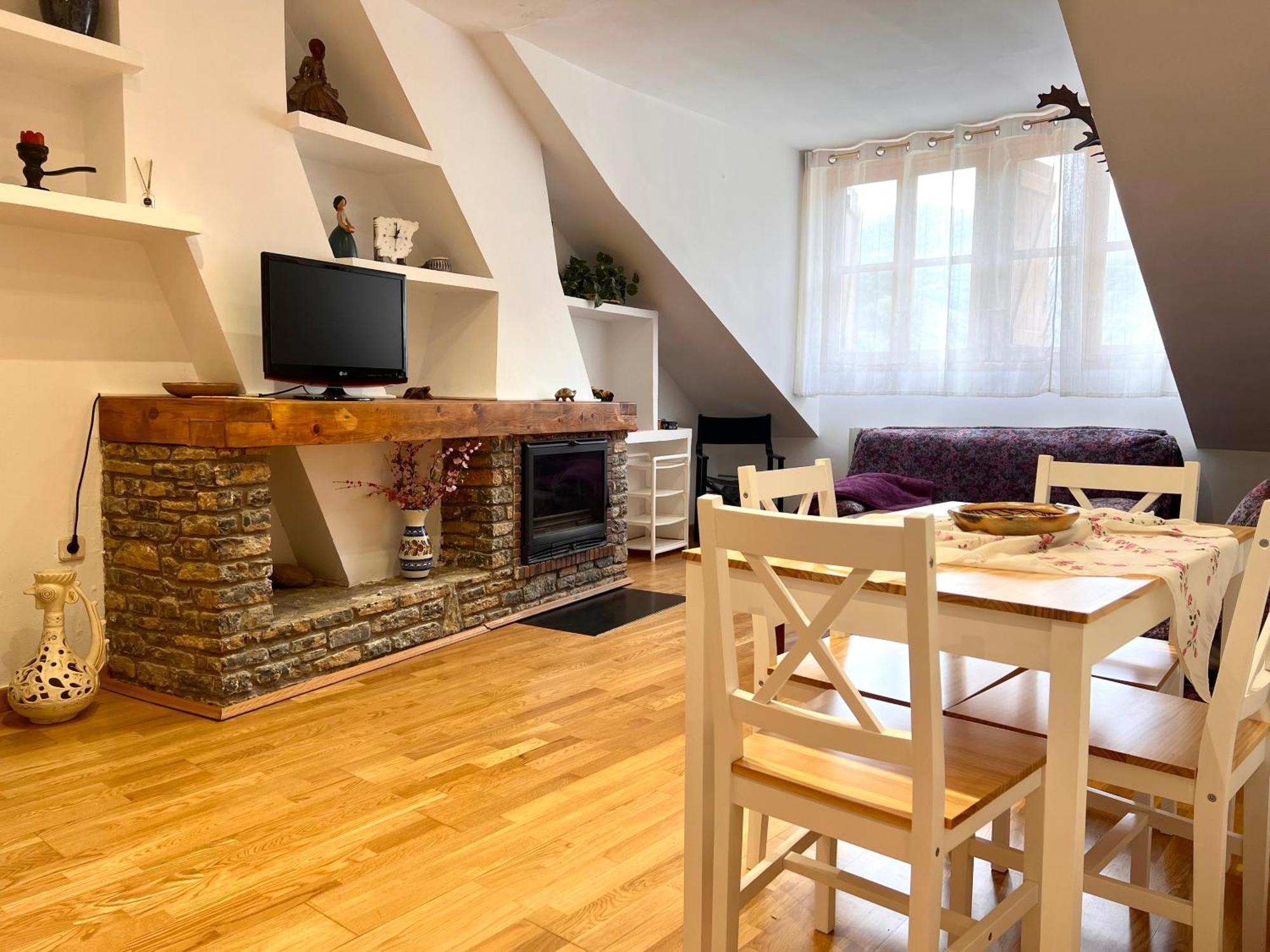 Apartamento Centrico Con Parking - L'Amfitriona Rialp Exterior photo